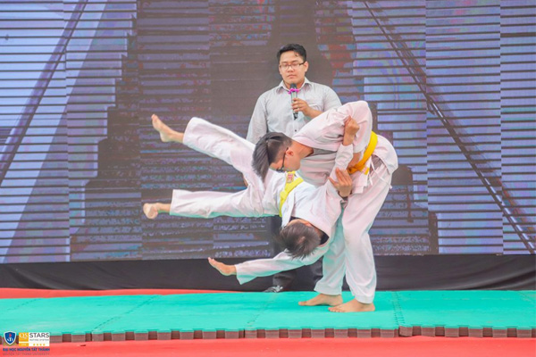 gala cau lac bo doi nhom ngay hoi chieu mo nhung tan binh 1